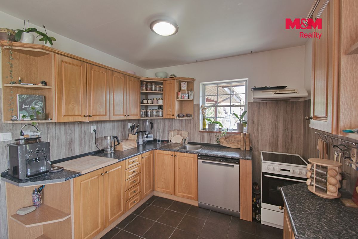 Prodej rodinného domu 280 m², pozemek 446 m² – fotografie 5
