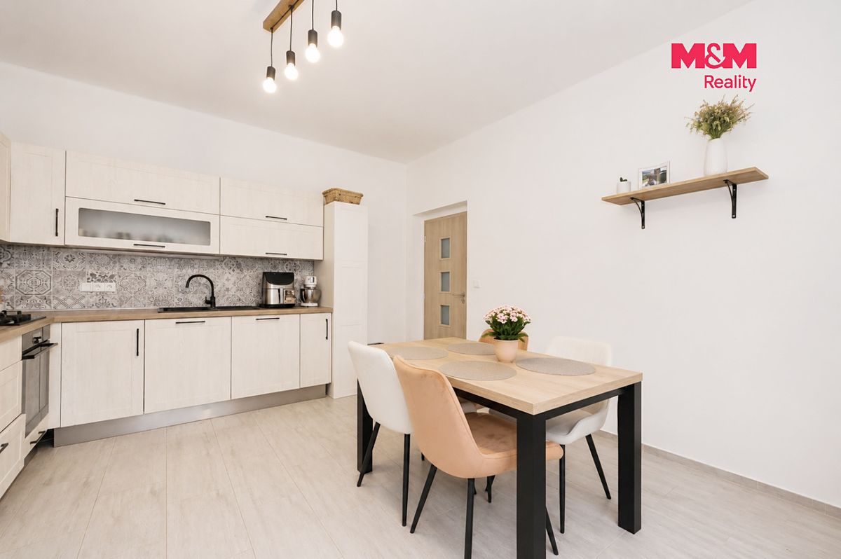 Prodej rodinného domu 140 m², pozemek 370 m² – fotografie 4