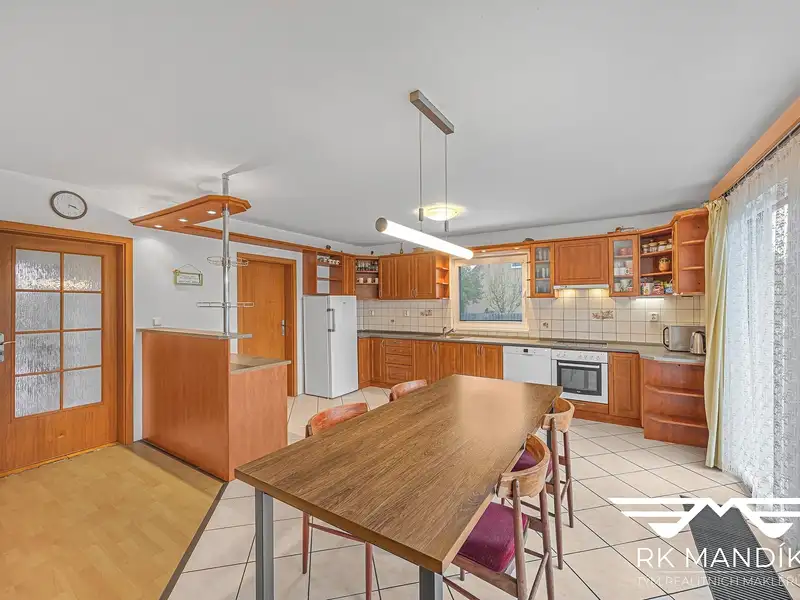 Prodej rodinného domu 212 m², pozemek 617 m², Nová Ves – náhled fotky 2