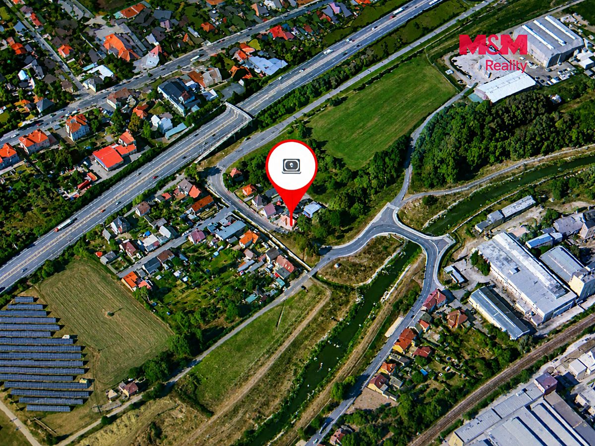 Prodej rodinného domu 300 m², pozemek 1610 m² – fotografie 3