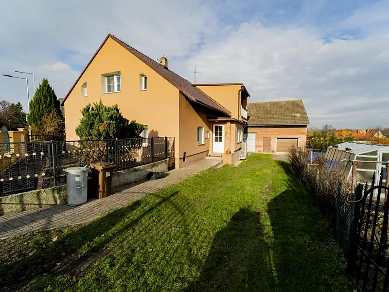 Prodej vícegeneračního domu 180 m², pozemek 657 m², Březno – náhled fotky 1
