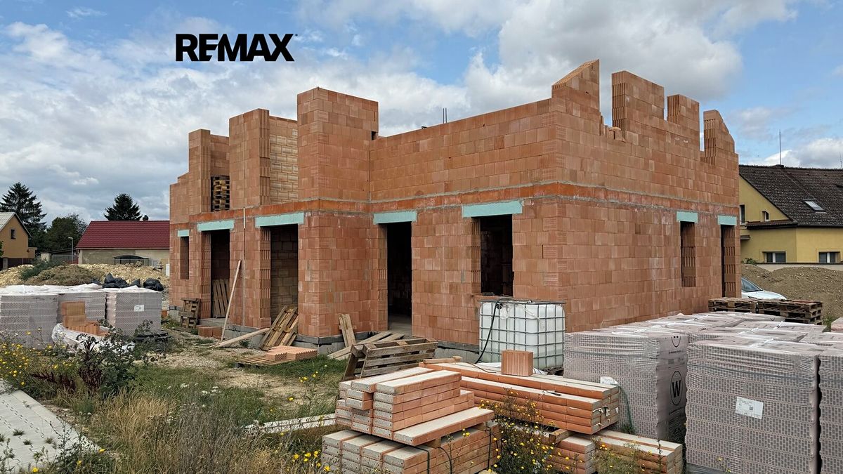 Prodej rodinného domu 134 m², pozemek 1247 m² – fotografie 2
