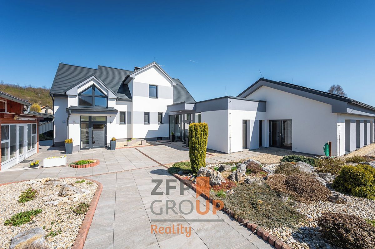 Prodej rodinného domu 450 m², pozemek 4129 m² – fotografie 3