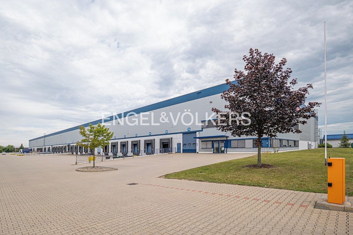 Pronájem skladového prostoru 3700 m²