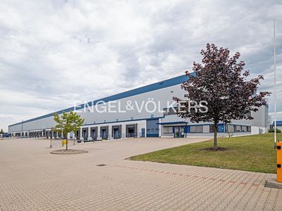 Pronájem skladového prostoru 3700 m²