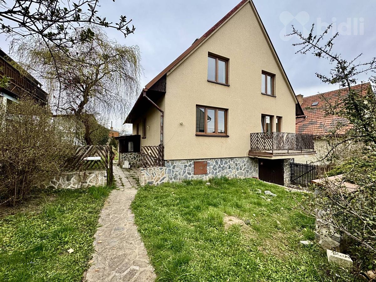 Prodej rodinného domu 250 m², pozemek 652 m² – fotografie 3