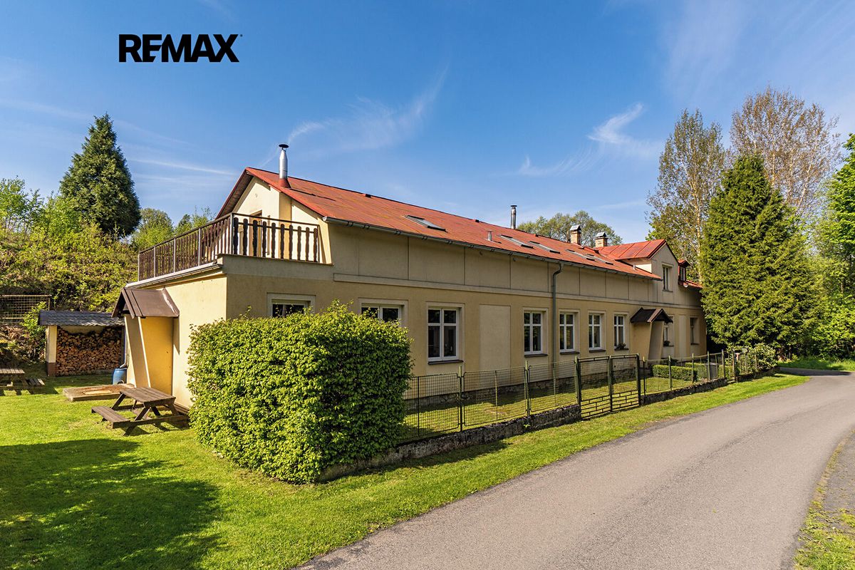 Prodej rodinného domu 421 m², pozemek 3466 m² – fotografie 2