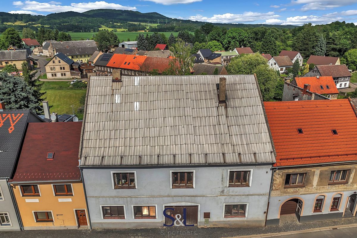 Prodej rodinného domu 220 m², pozemek 619 m² – fotografie 2