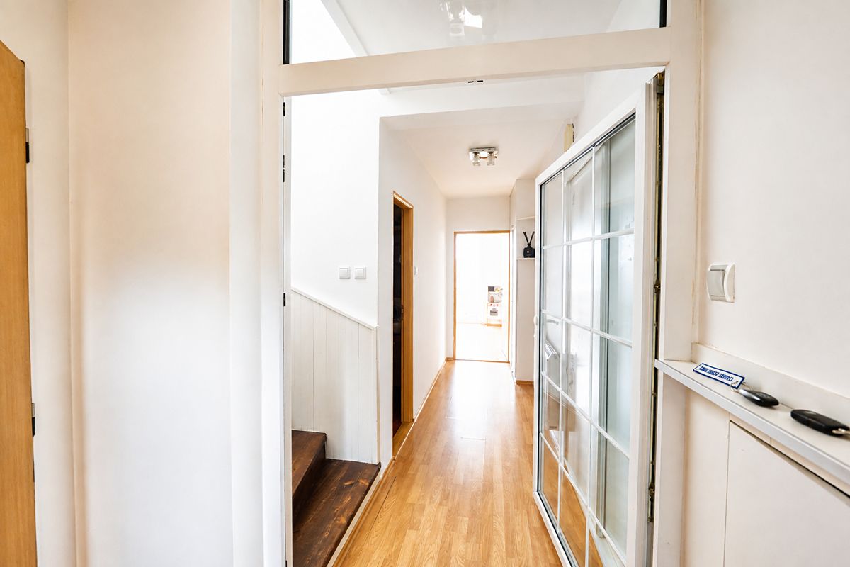 Prodej rodinného domu 210 m², pozemek 405 m² – fotografie 4