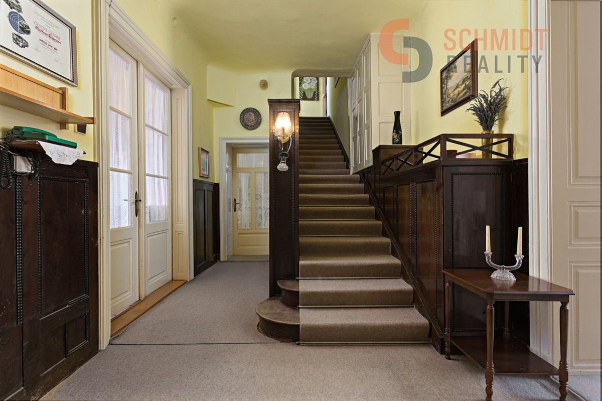 Prodej rodinného domu 221 m², pozemek 712 m² – fotografie 2