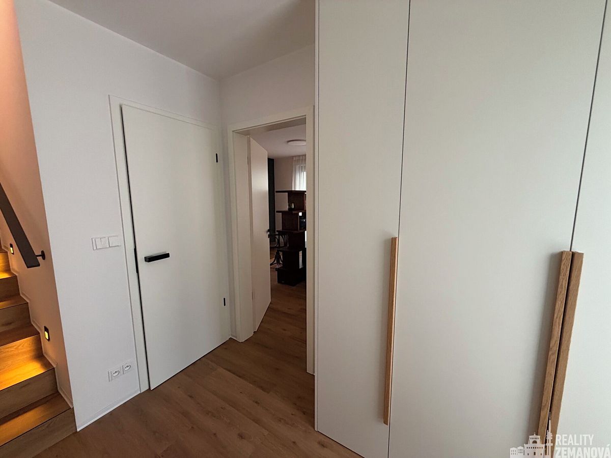 Pronájem bytu 2+kk 56 m² – fotografie 3