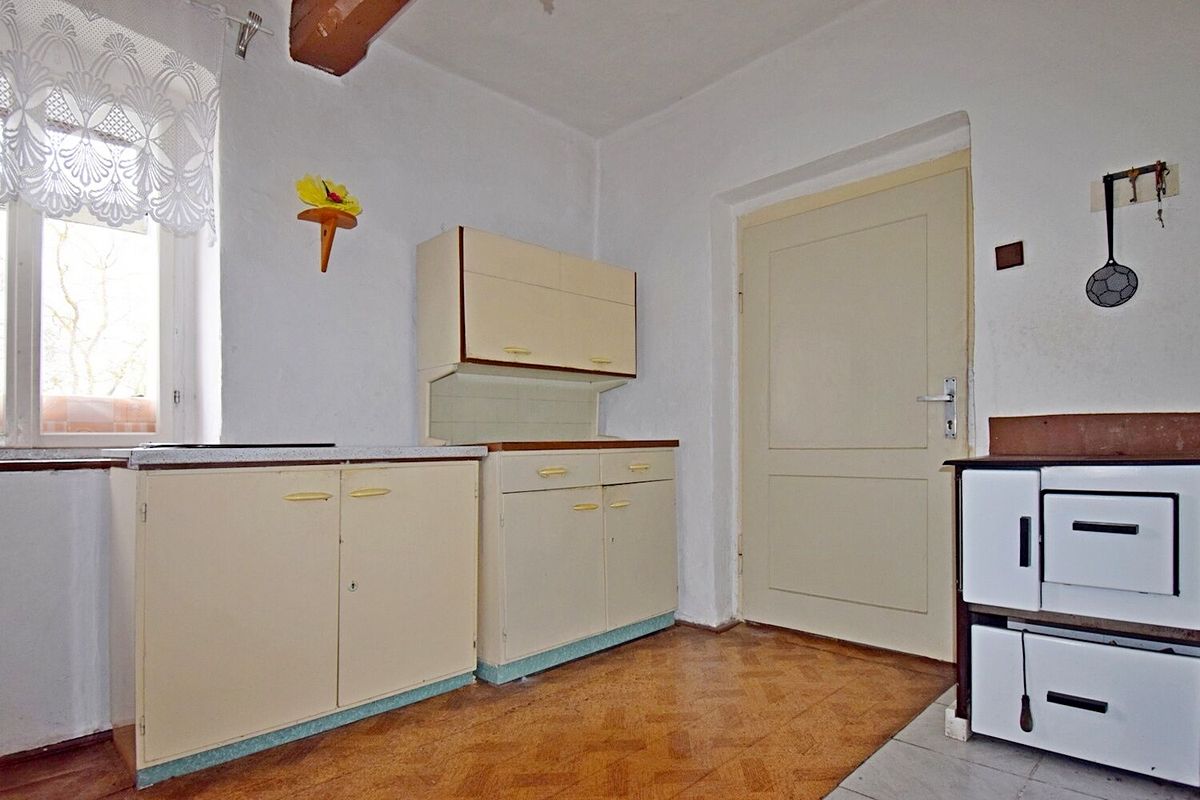 Prodej rodinného domu 100 m², pozemek 1222 m² – fotografie 3