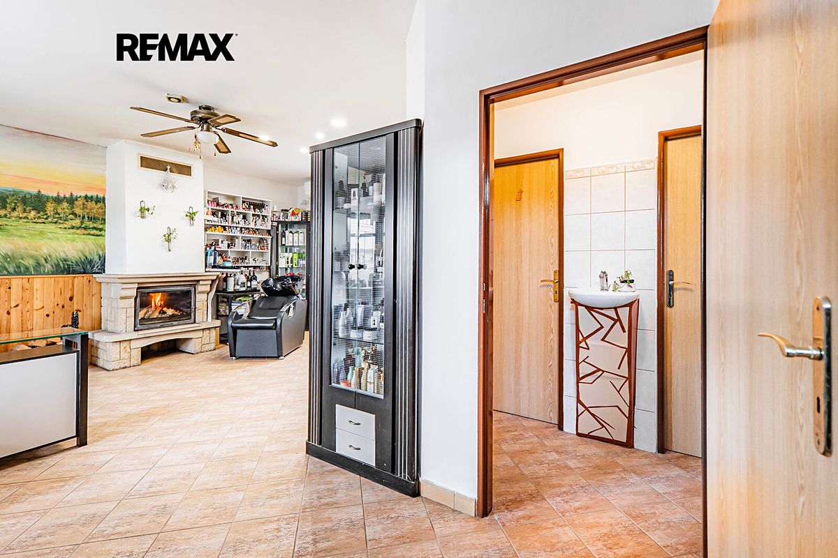 Prodej rodinného domu 300 m², pozemek 538 m² – fotografie 3