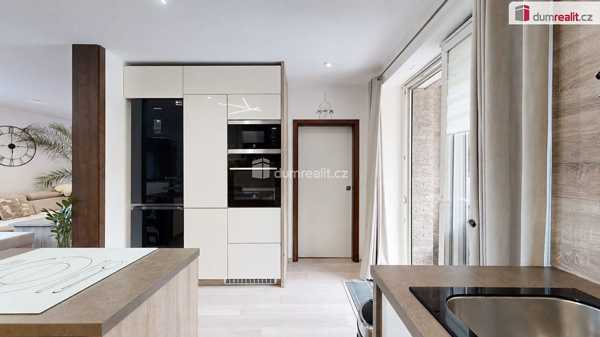 Prodej rodinného domu 142 m², pozemek 785 m² – fotografie 5