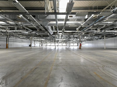 Pronájem komerčního prostoru, 10 000 m² (2 z 11)