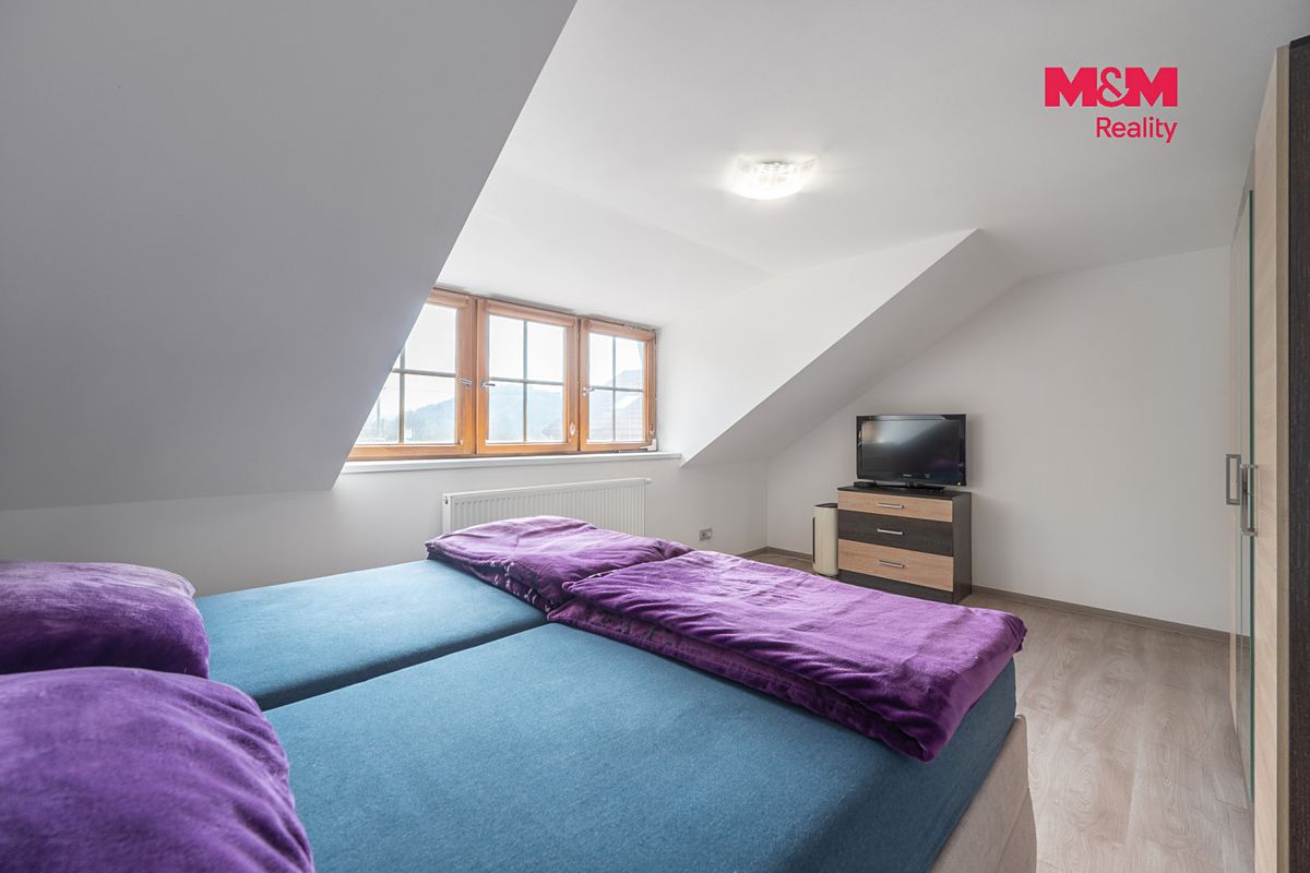 Prodej rodinného domu 240 m², pozemek 1842 m² – fotografie 3