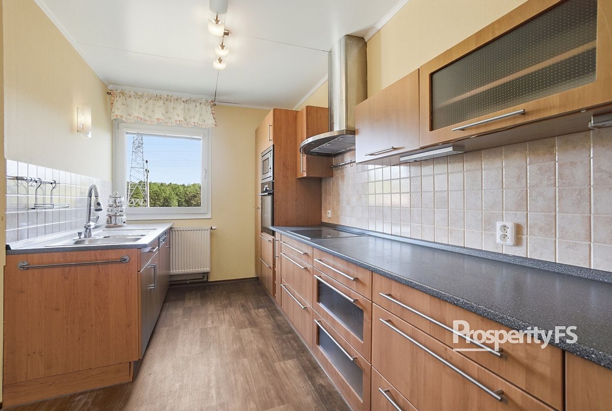 Prodej rodinného domu 206 m², pozemek 1318 m² – fotografie 3