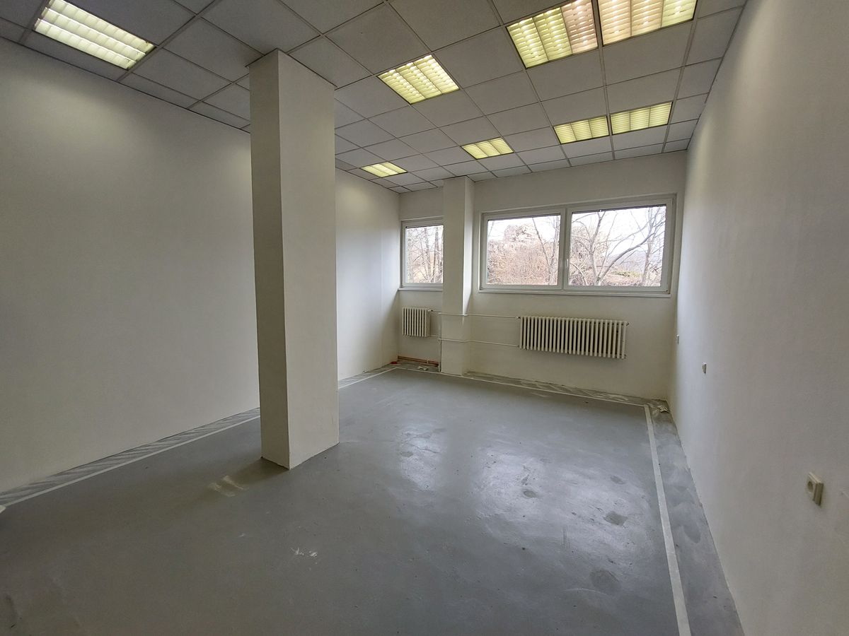 Pronájem kanceláře 141 m² – fotografie 3