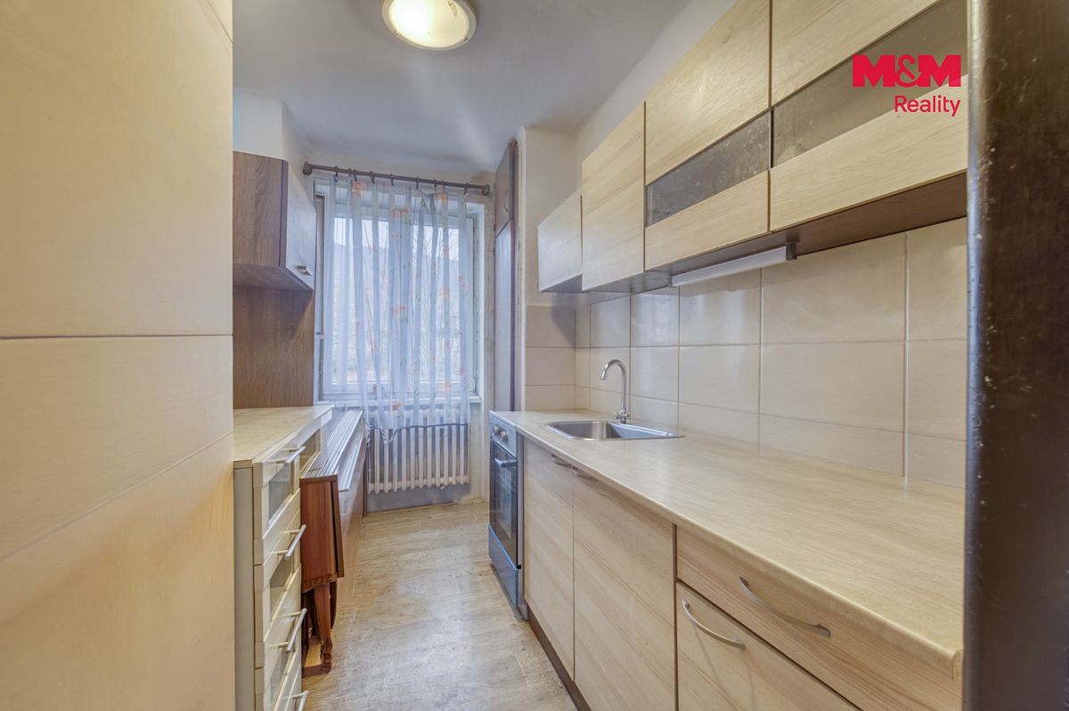 Prodej rodinného domu 252 m², pozemek 166 m² – fotografie 3
