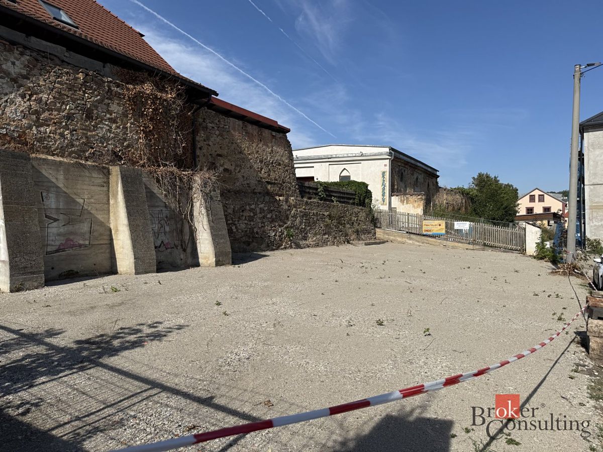 Pronájem komerčního pozemku 348 m² – fotografie 2