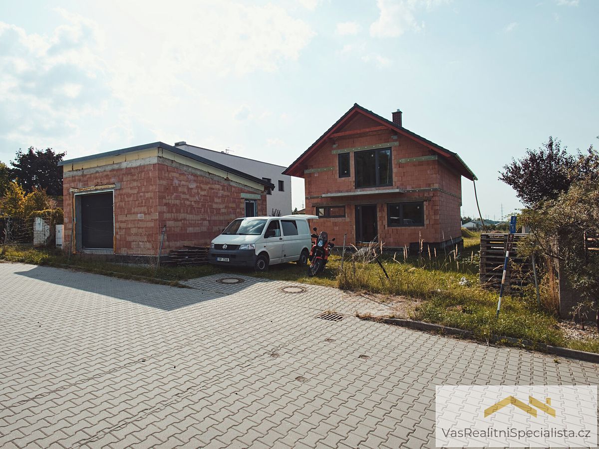 Prodej rodinného domu 134 m², pozemek 979 m² – fotografie 2