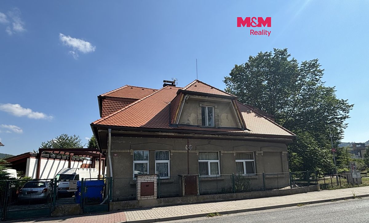 Prodej rodinného domu 300 m², pozemek 1610 m²