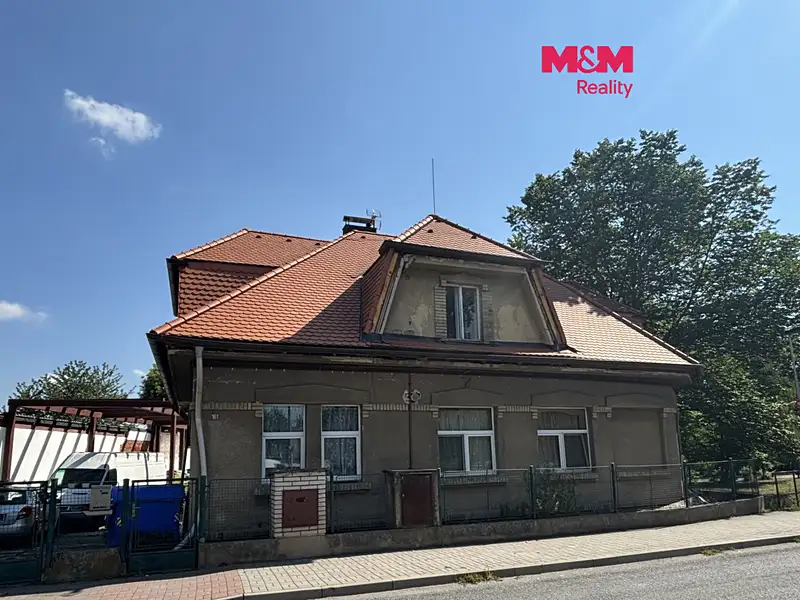 Prodej rodinného domu 300 m², pozemek 1610 m², Králův Dvůr – náhled fotky 1