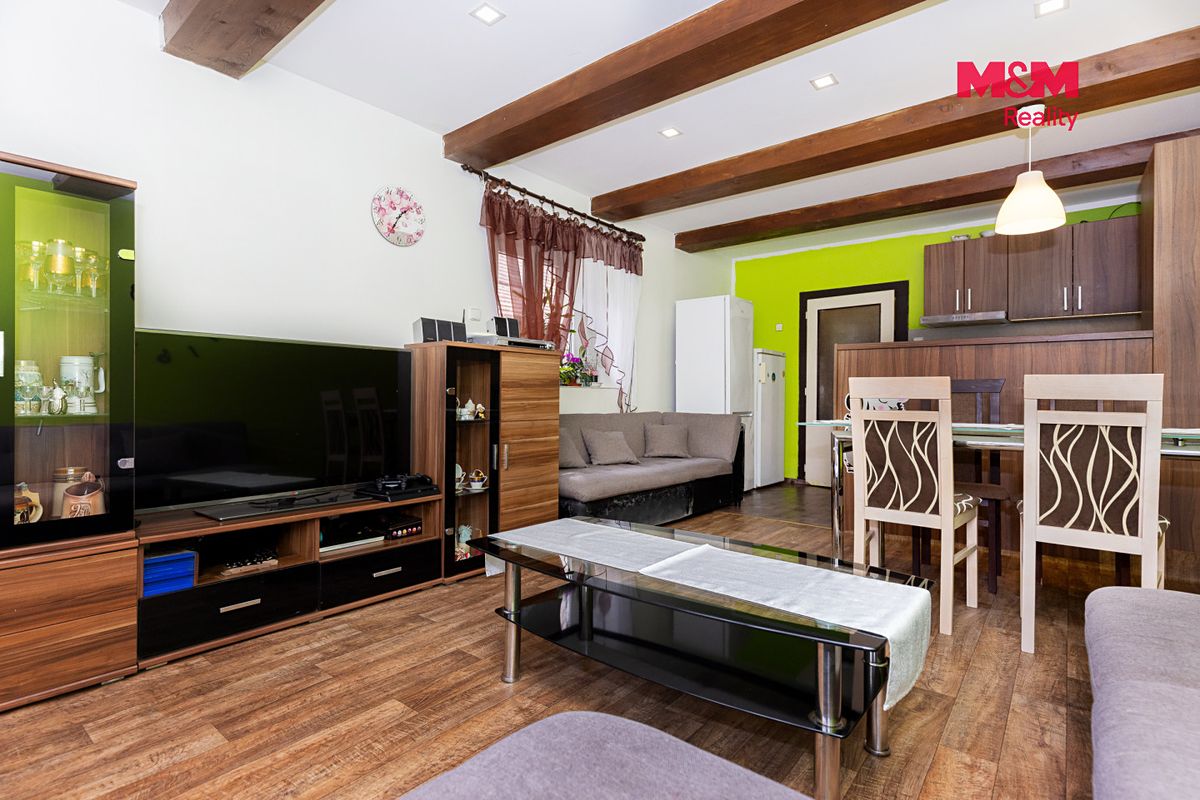 Prodej rodinného domu 250 m², pozemek 610 m² – fotografie 3