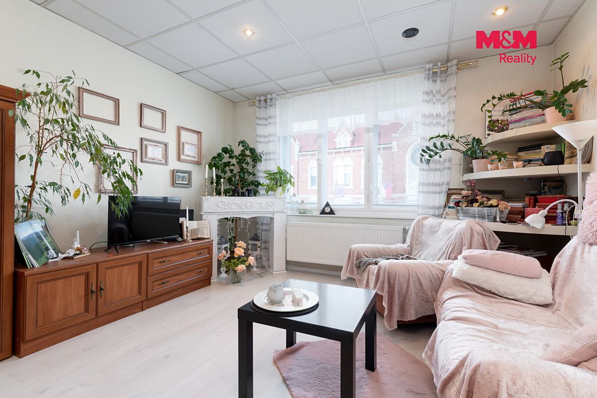Prodej rodinného domu 180 m², pozemek 397 m² – fotografie 2