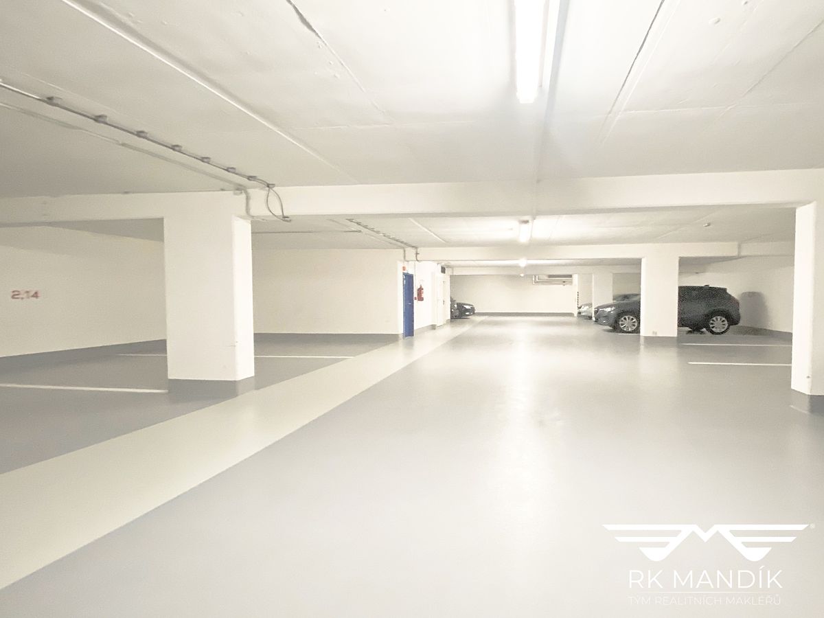 Pronájem garážového stání 10 m² – fotografie 2