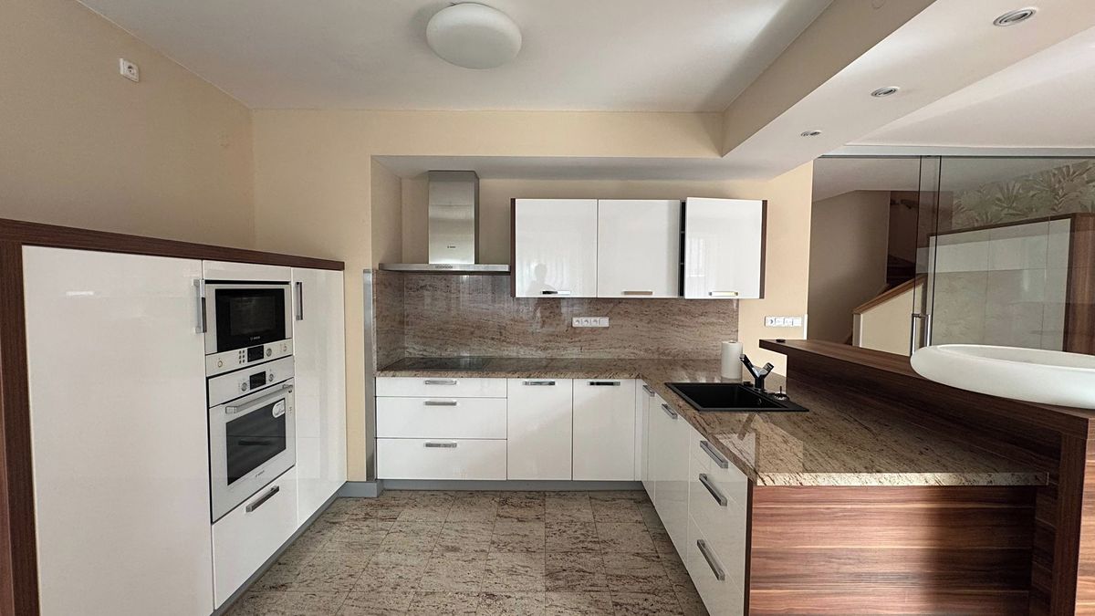 Pronájem rodinného domu 170 m², pozemek 320 m²