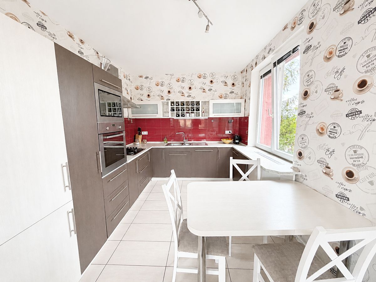 Pronájem bytu 4+1 92 m² – fotografie 2