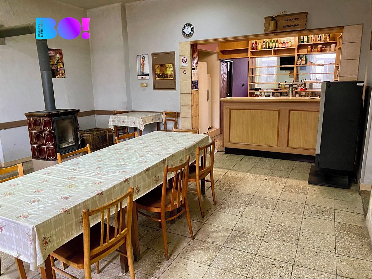 Prodej rodinného domu 280 m², pozemek 301 m² – fotografie 2