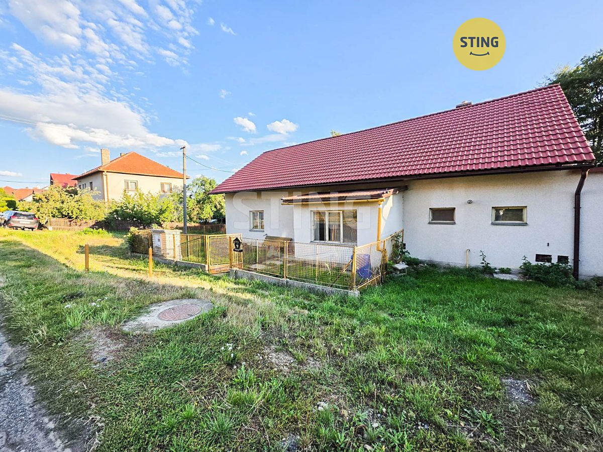 Prodej rodinného domu 340 m², pozemek 2398 m²