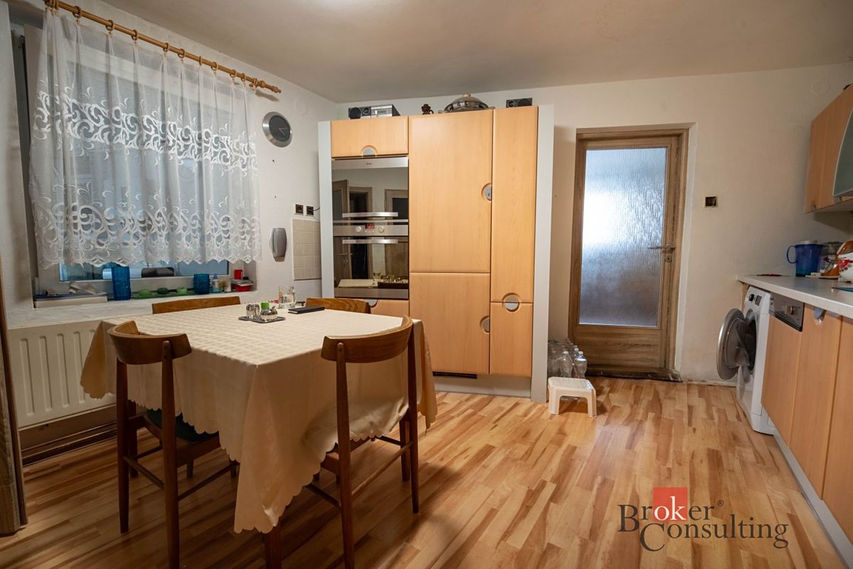 Prodej rodinného domu 160 m², pozemek 1000 m² – fotografie 5