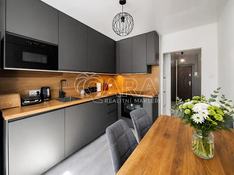 Prodej bytu 2+1 56 m², Praha – náhled fotky 2