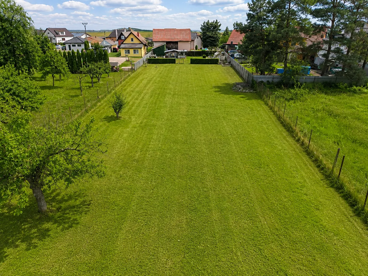 Prodej stavebního pozemku 2427 m²
