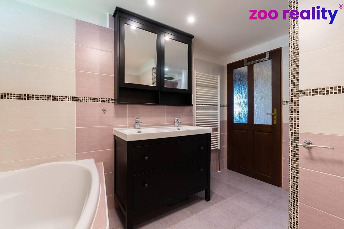 Prodej rodinného domu 180 m², pozemek 2284 m² – fotografie 5