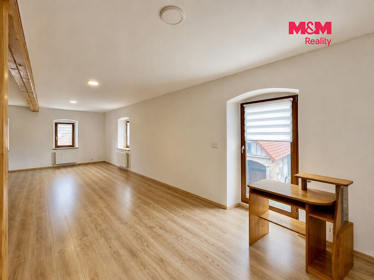 Prodej rodinného domu 320 m², pozemek 1050 m² – fotografie 5
