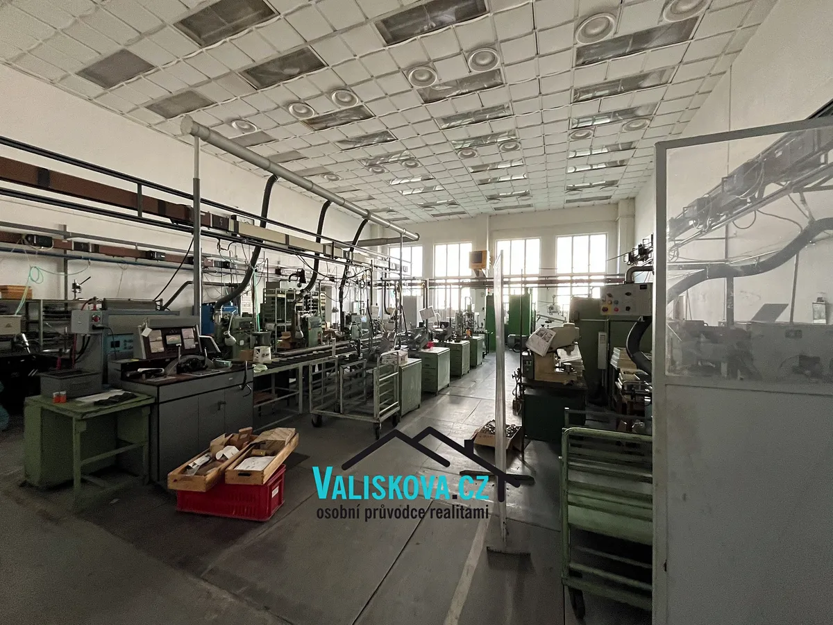 Pronájem skladového prostoru 900 m²