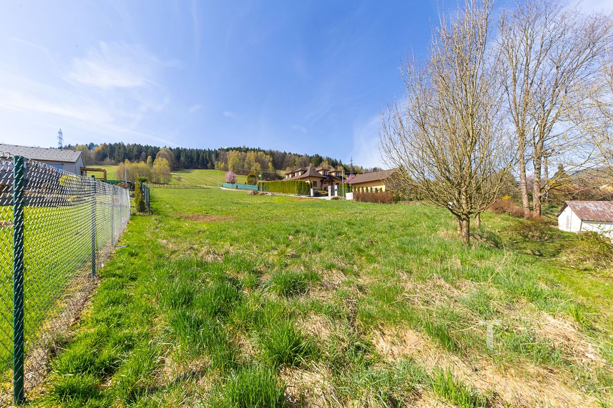 Prodej stavebního pozemku 744 m² – fotografie 3