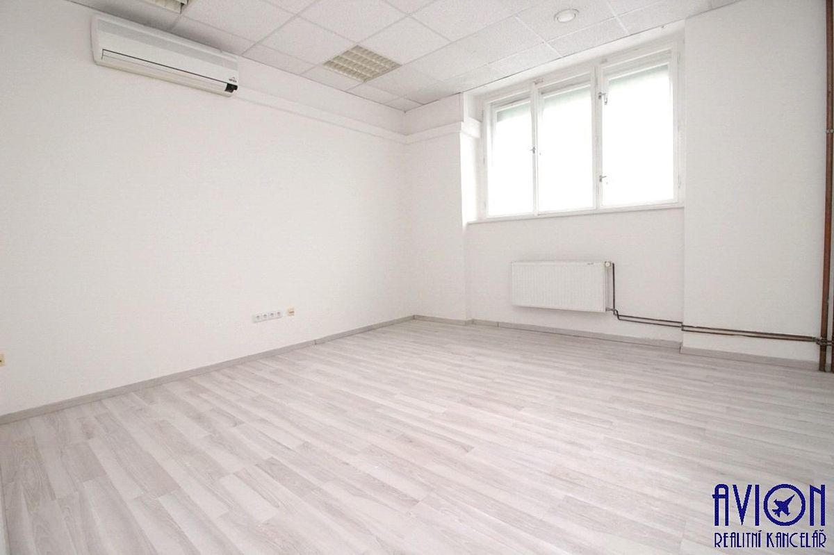 Pronájem kanceláře 50 m² – fotografie 2