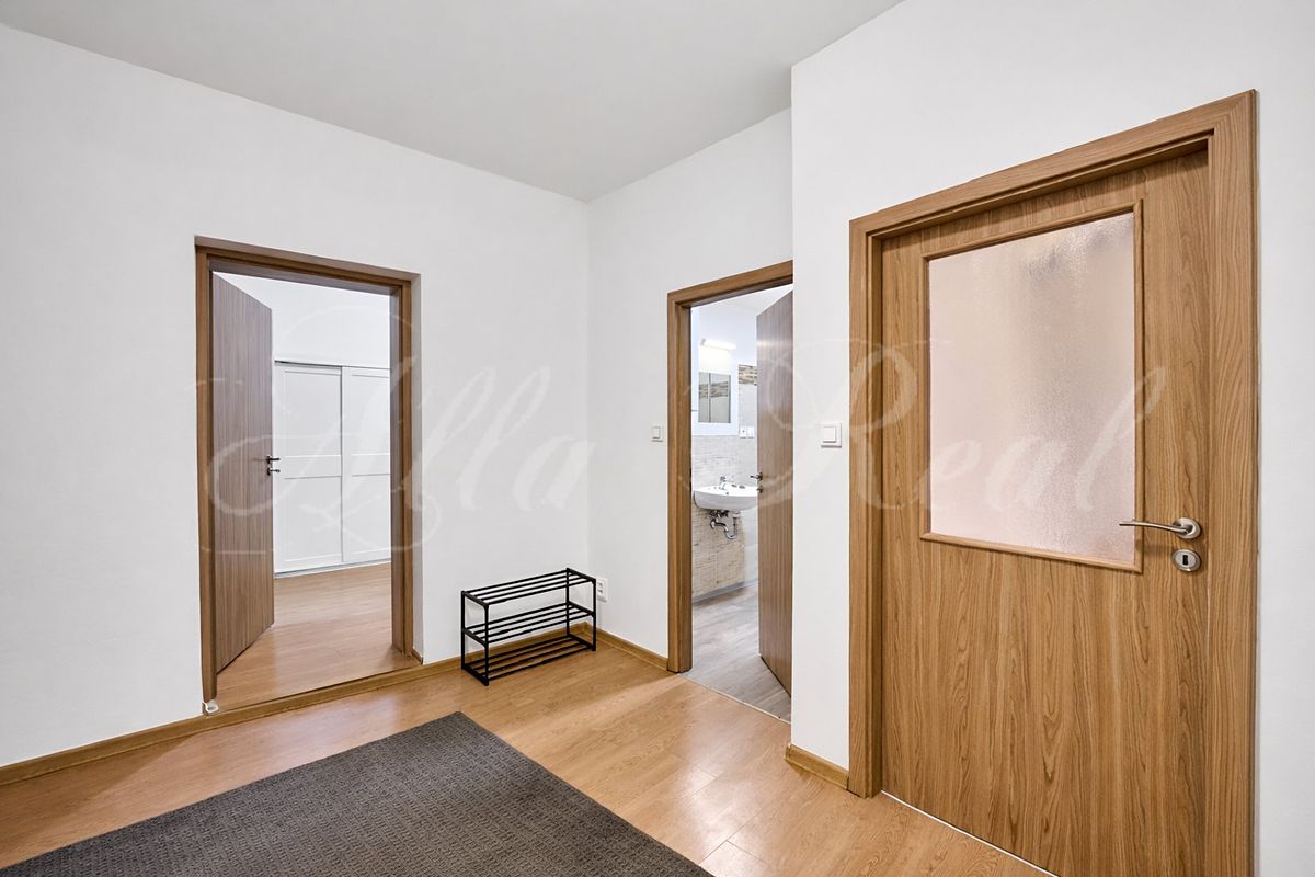 Pronájem bytu 4+kk 76 m² – fotografie 3