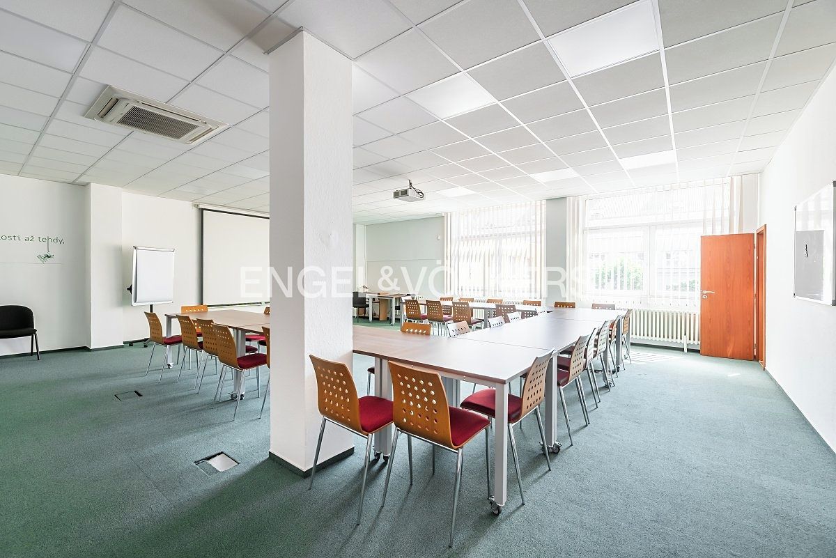 Pronájem kanceláře 180 m² – fotografie 3