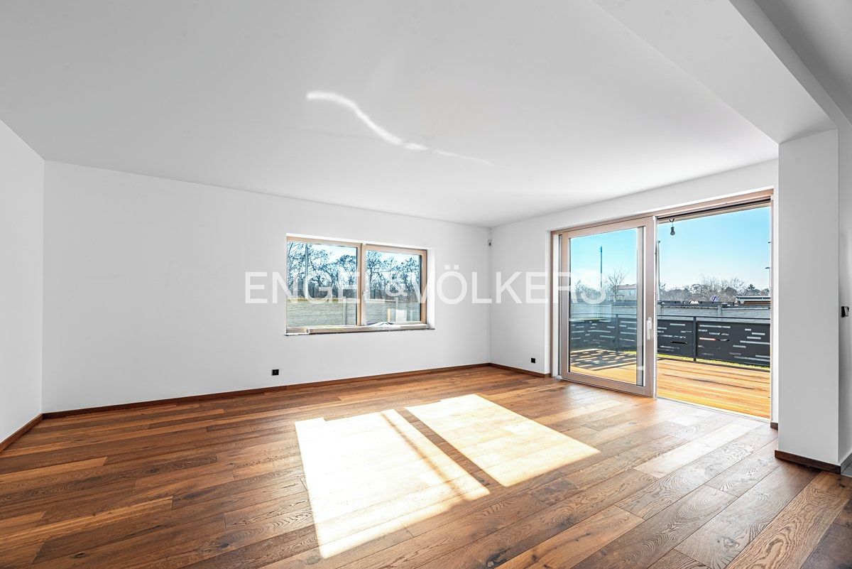 Pronájem rodinného domu 195 m², pozemek 605 m² – fotografie 4