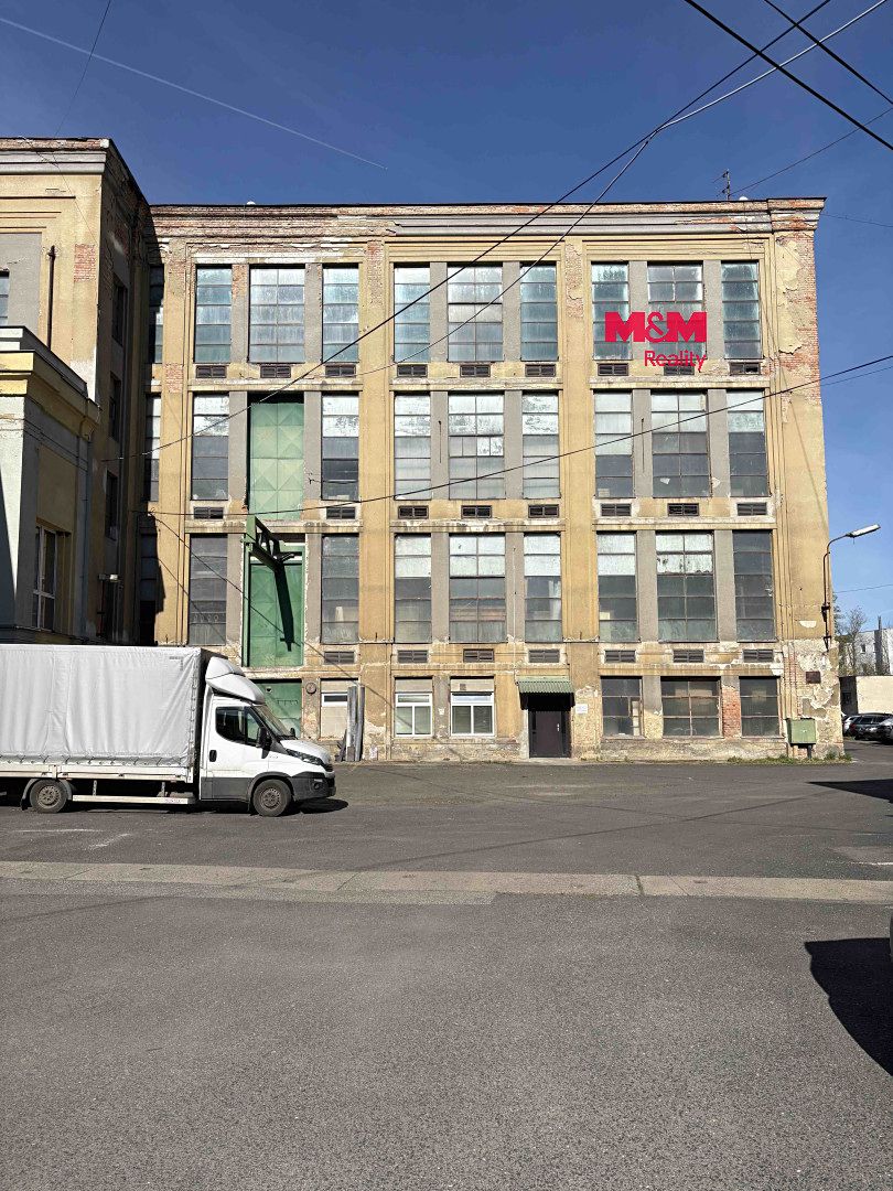 Pronájem výrobní haly, prostoru 1300 m²