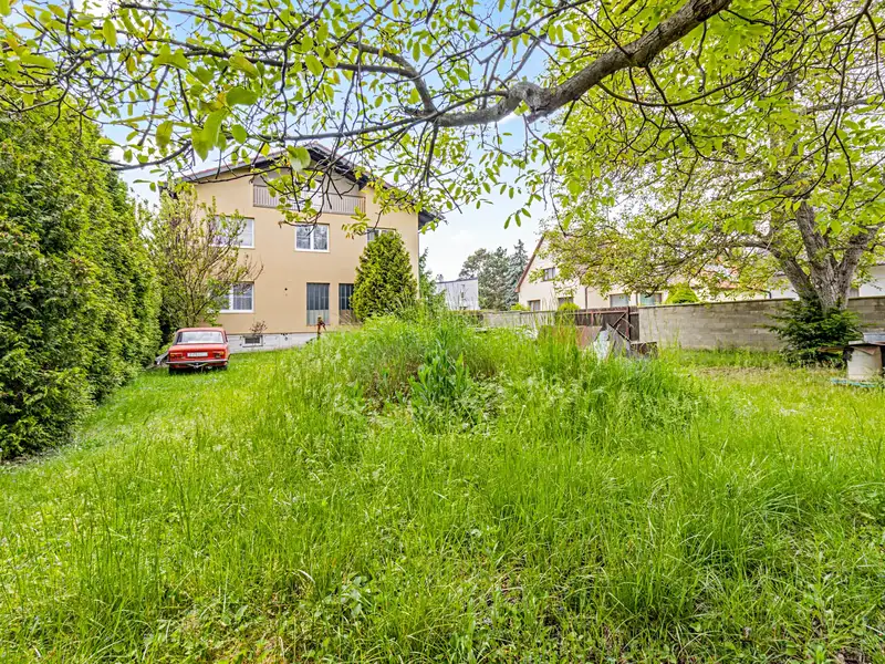 Prodej stavebního pozemku 450 m², Praha – náhled fotky 3