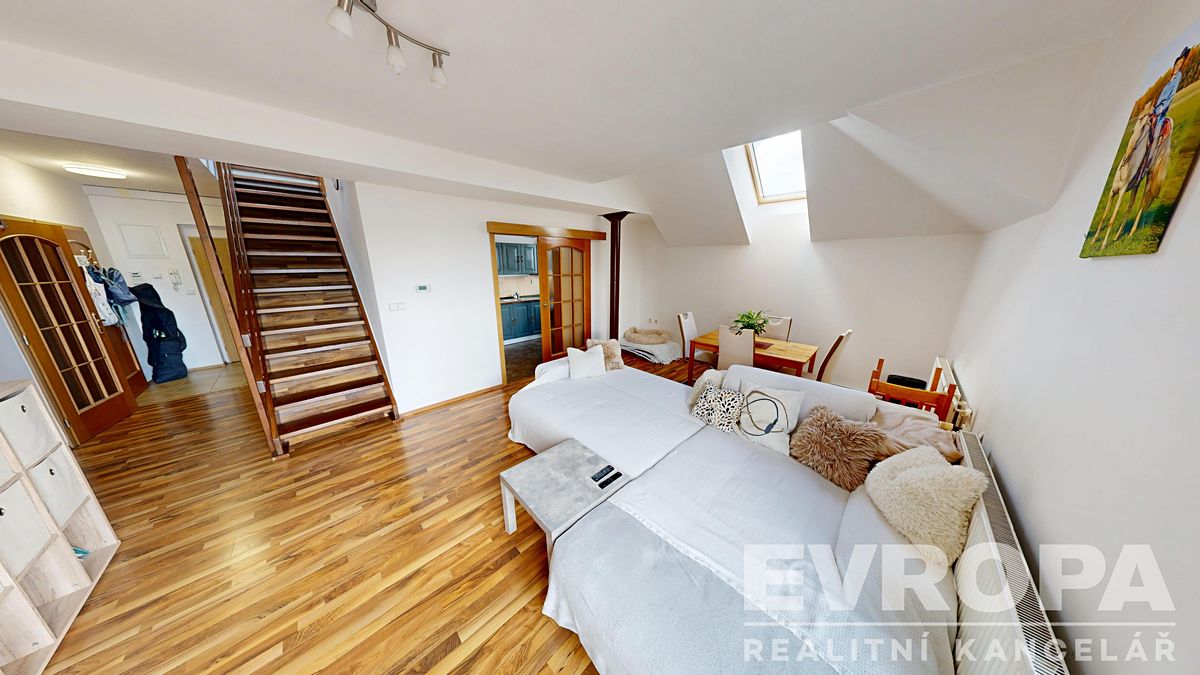 Pronájem bytu 4+1 115 m² – fotografie 2