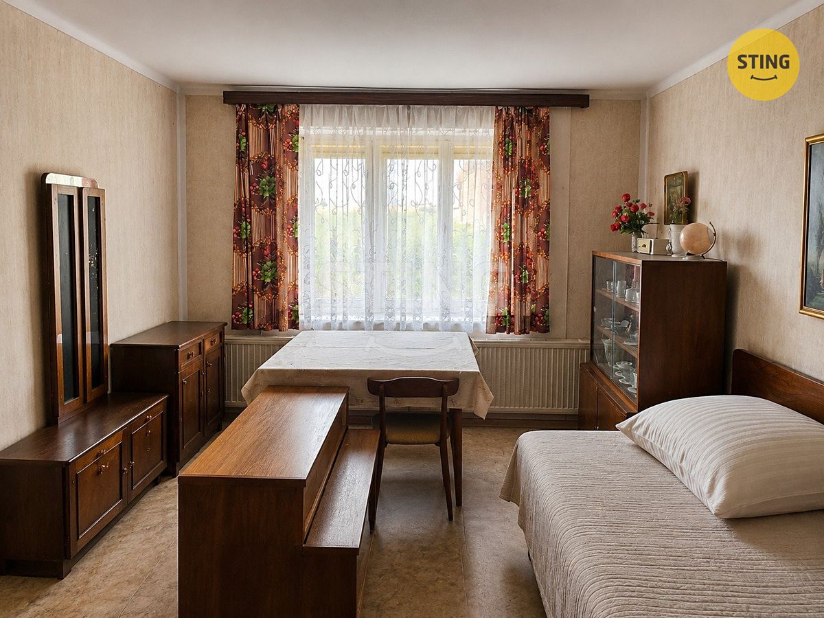 Prodej rodinného domu 140 m², pozemek 684 m² – fotografie 2