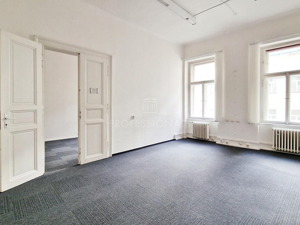 Pronájem kanceláře 93 m² – fotografie 3